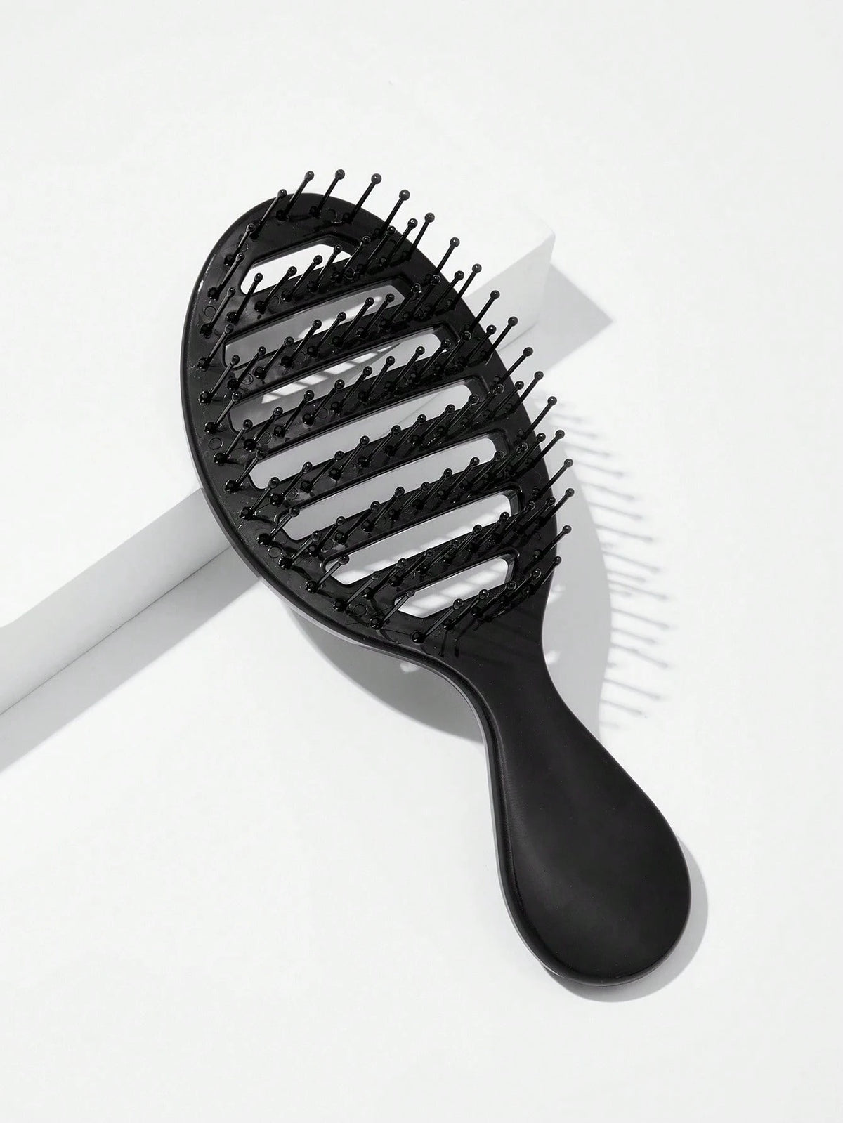 1pc Hollow Comb, Suitable For Wet & Dry Use, Plastic Material, Classic Solid Color Oval Handheld Hair Brush, Gift For Women, Hair Brush, Hairstyling Tool, Salon Hair Product And Accessory