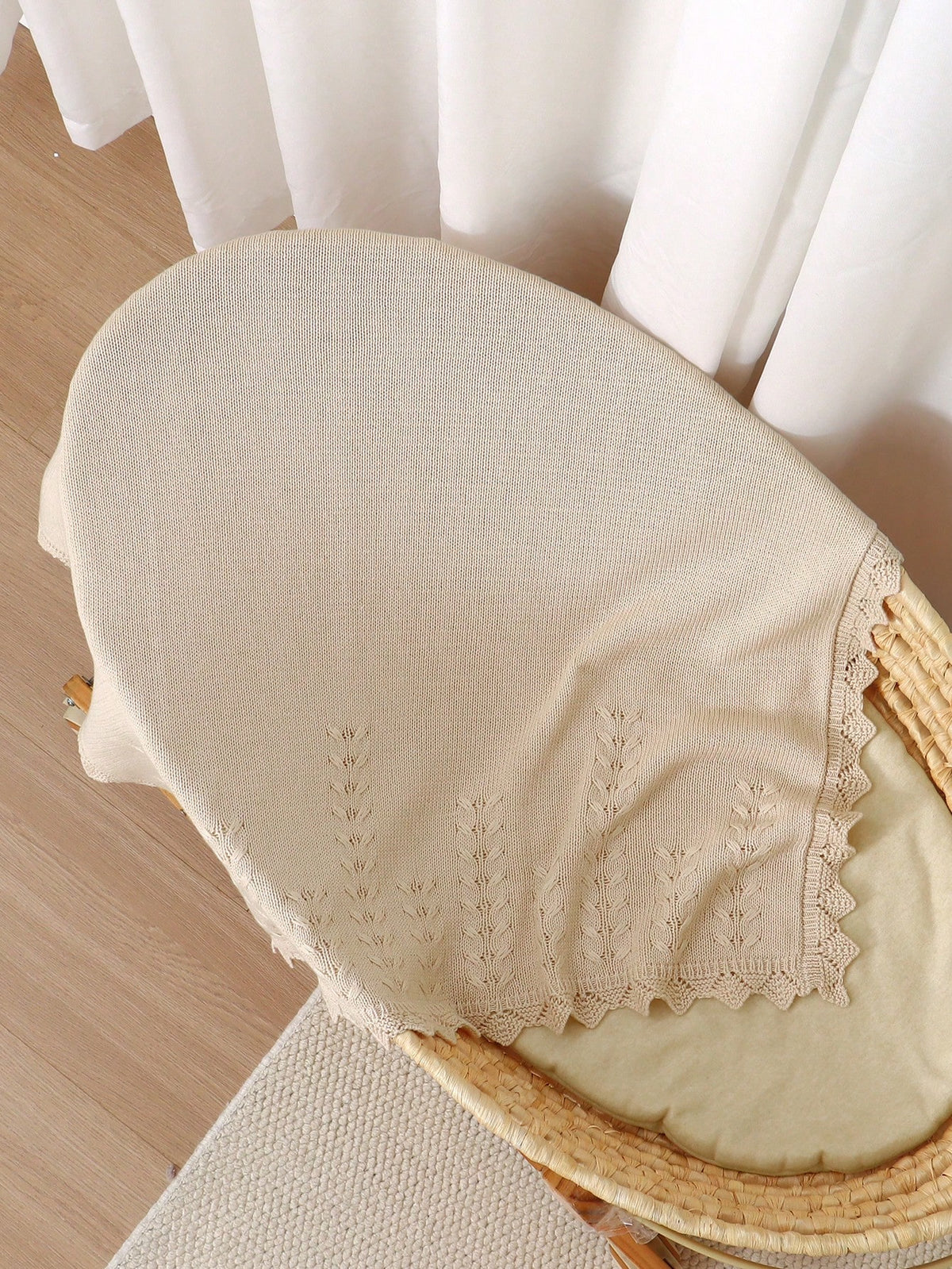 1pc Infant Knitted Solid Color Blanket, Baby Leaf Pattern Soft Quilt, Newborn Infant Blanket With Lace Trim, Suitable For All Seasons