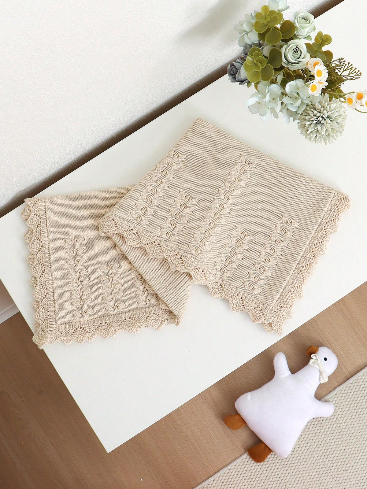 1pc Infant Knitted Solid Color Blanket, Baby Leaf Pattern Soft Quilt, Newborn Infant Blanket With Lace Trim, Suitable For All Seasons