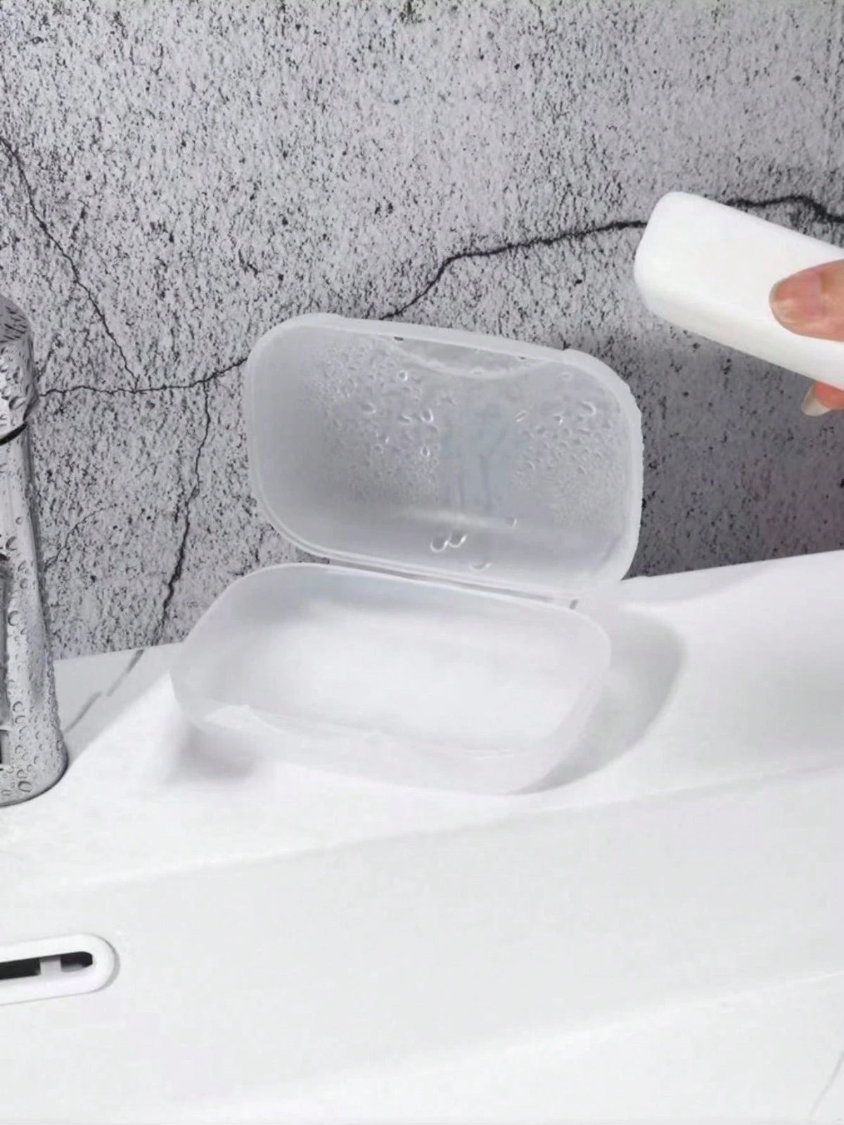 1pc Waterproof Portable Sealed Plastic Soap Box, White