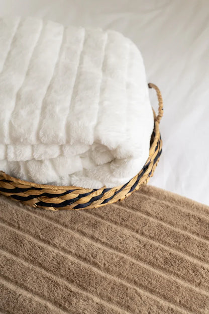 Aspen Plush Throw|5 Colors|Decorating Option