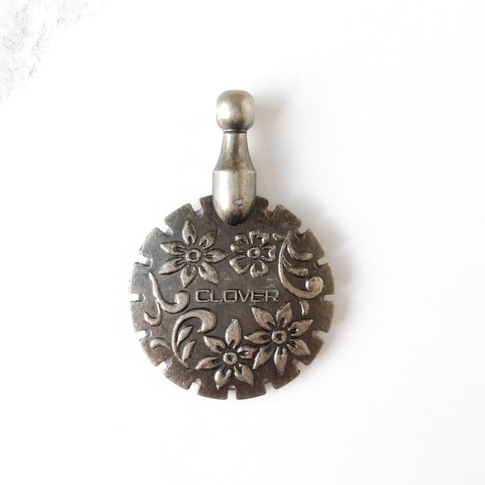 Clover thread cutter pendant-Stitched Modern