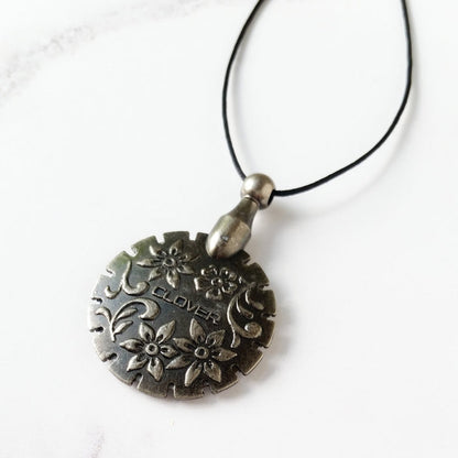 Clover thread cutter pendant-Stitched Modern