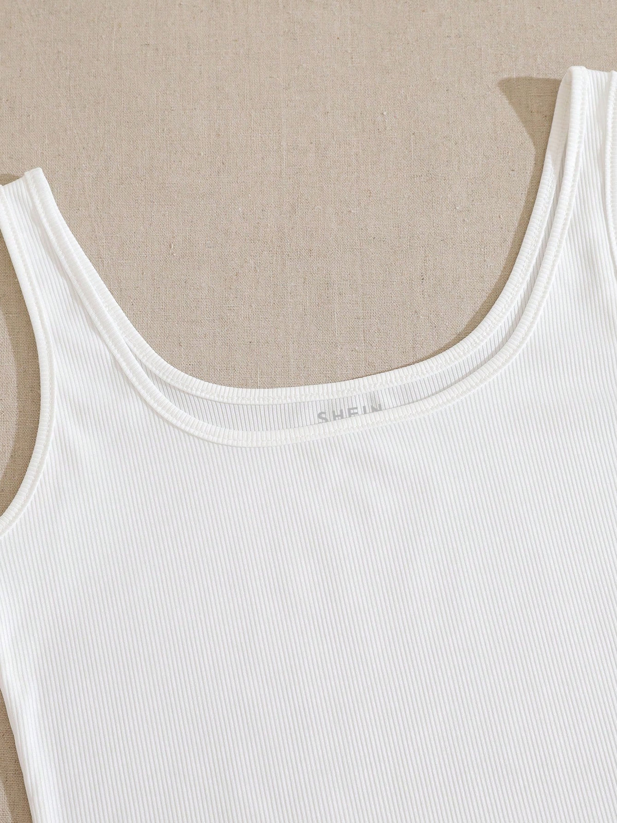 EMERY ROSE Solid Scoop Neck Tank Top