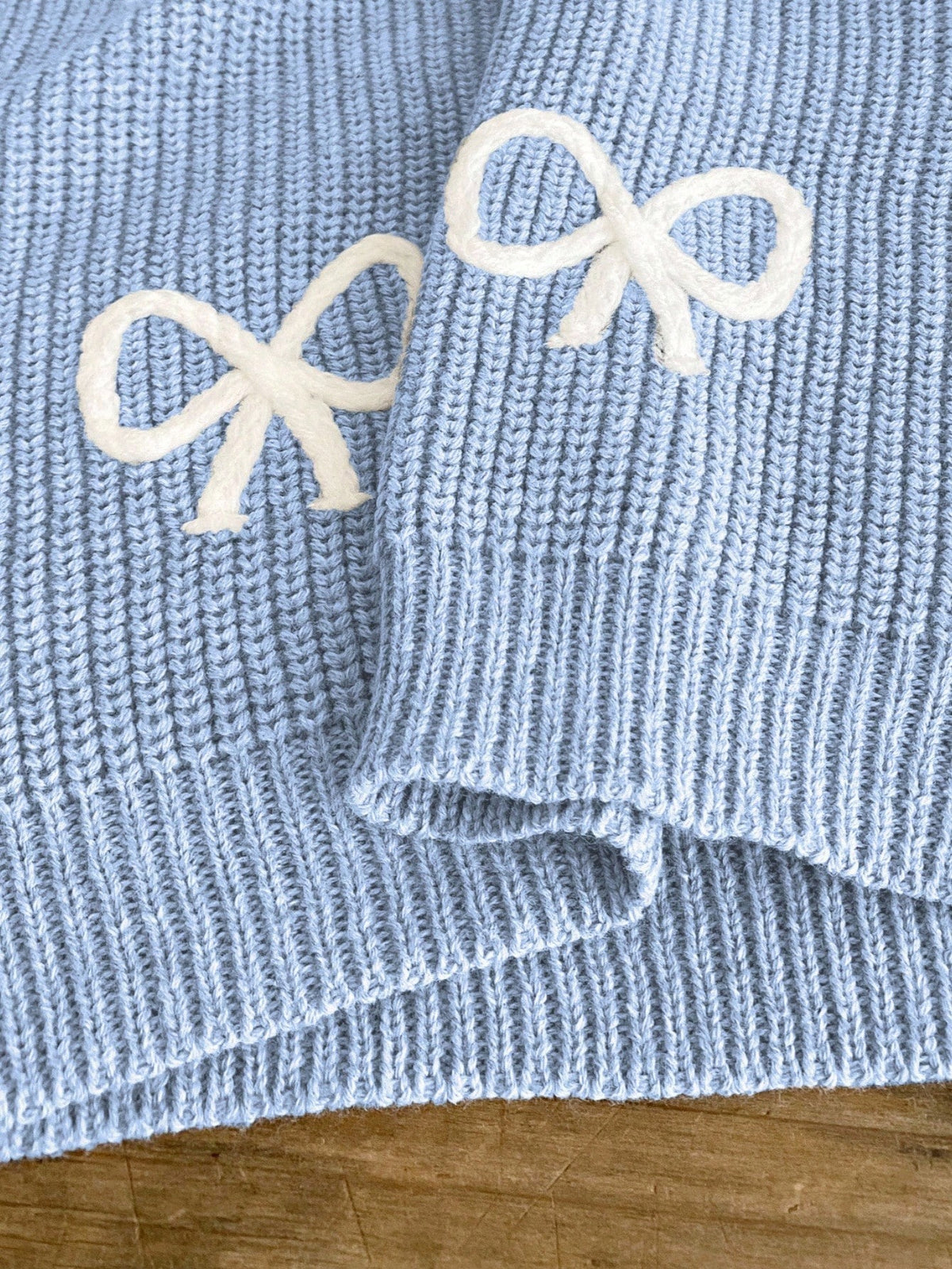 Light Blue And White Cute Bow Knit Pullover Sweater, Autumn Holiday Back-To-School Fashionable Tween Girl Jumper Pastel Fall Winter Tops