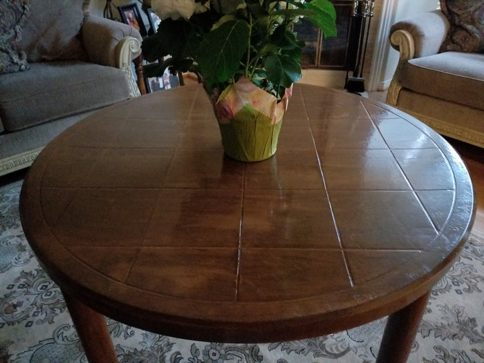 Retique It Polyacrylic protective coating and sealant in a clear, glossy finish for furniture and surfaces.